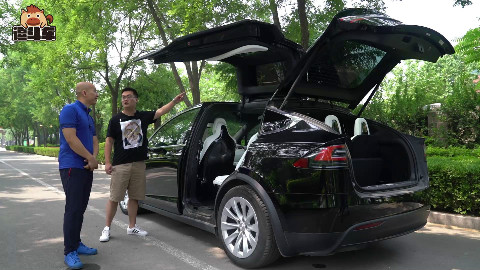 花100万体验“宇宙飞船” 来自未来的SUV